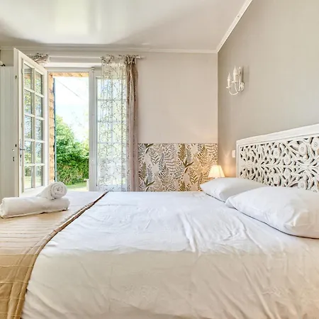 Les Petites Plumes Holiday home Meynard