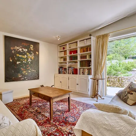 Les Petites Plumes Holiday home Meynard