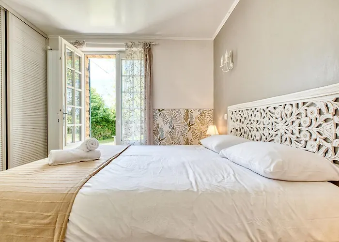 Les Petites Plumes Semesterbostad Meynard